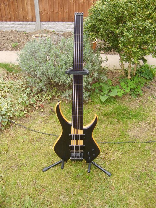 Sei headless fretless